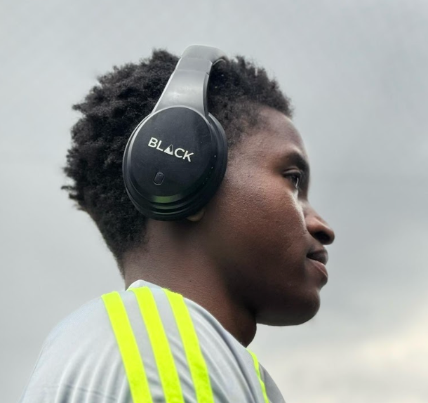 BLACK BassHead Wireless Bluetooth Headphone with mic, Upto 30H Playtime, 1Yr Warranty